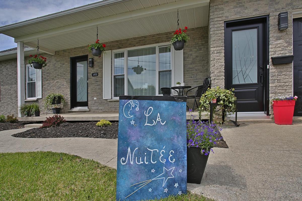 Gite La Nuitee Bed & Breakfast Coaticook Exterior photo